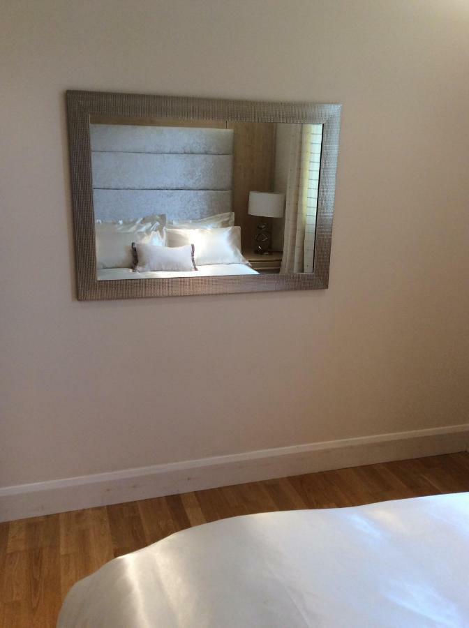 Modern Flat Apartment Watford  Exterior photo